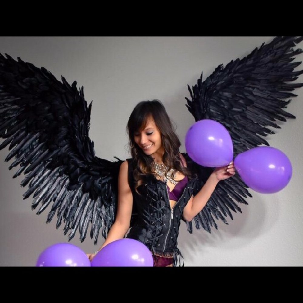 Black Victoria’s Secret-like Feather Wings